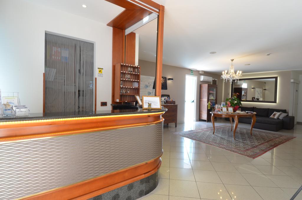 Hotel Gambrinus Lignano Sabbiadoro Exterior photo