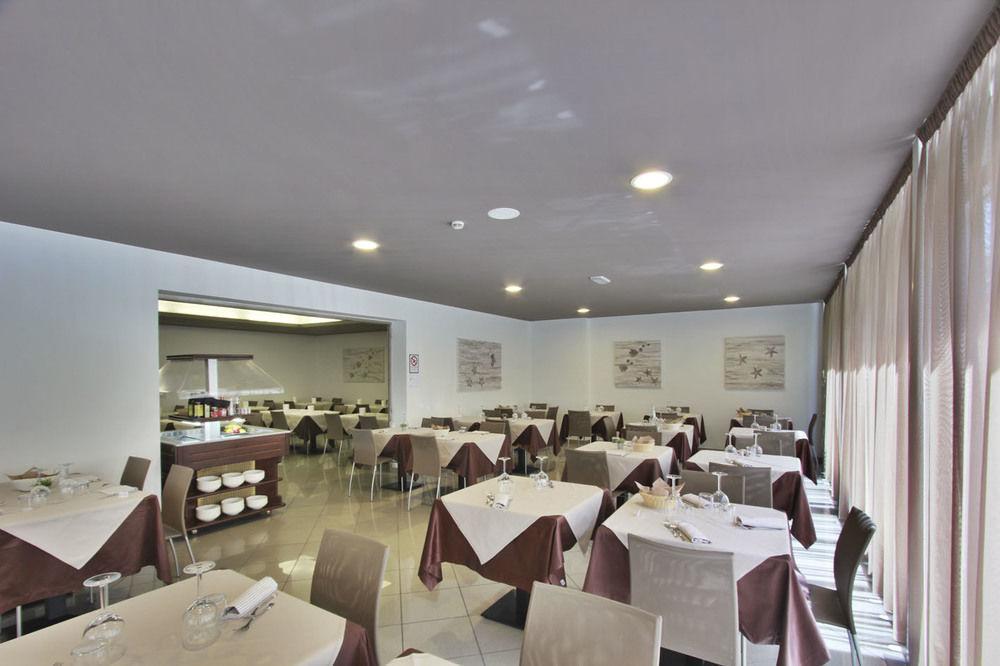 Hotel Gambrinus Lignano Sabbiadoro Exterior photo